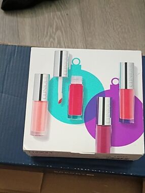 Clinique Lip Gloss - Pink, Coral, Fuchsia, Non Stop Pop